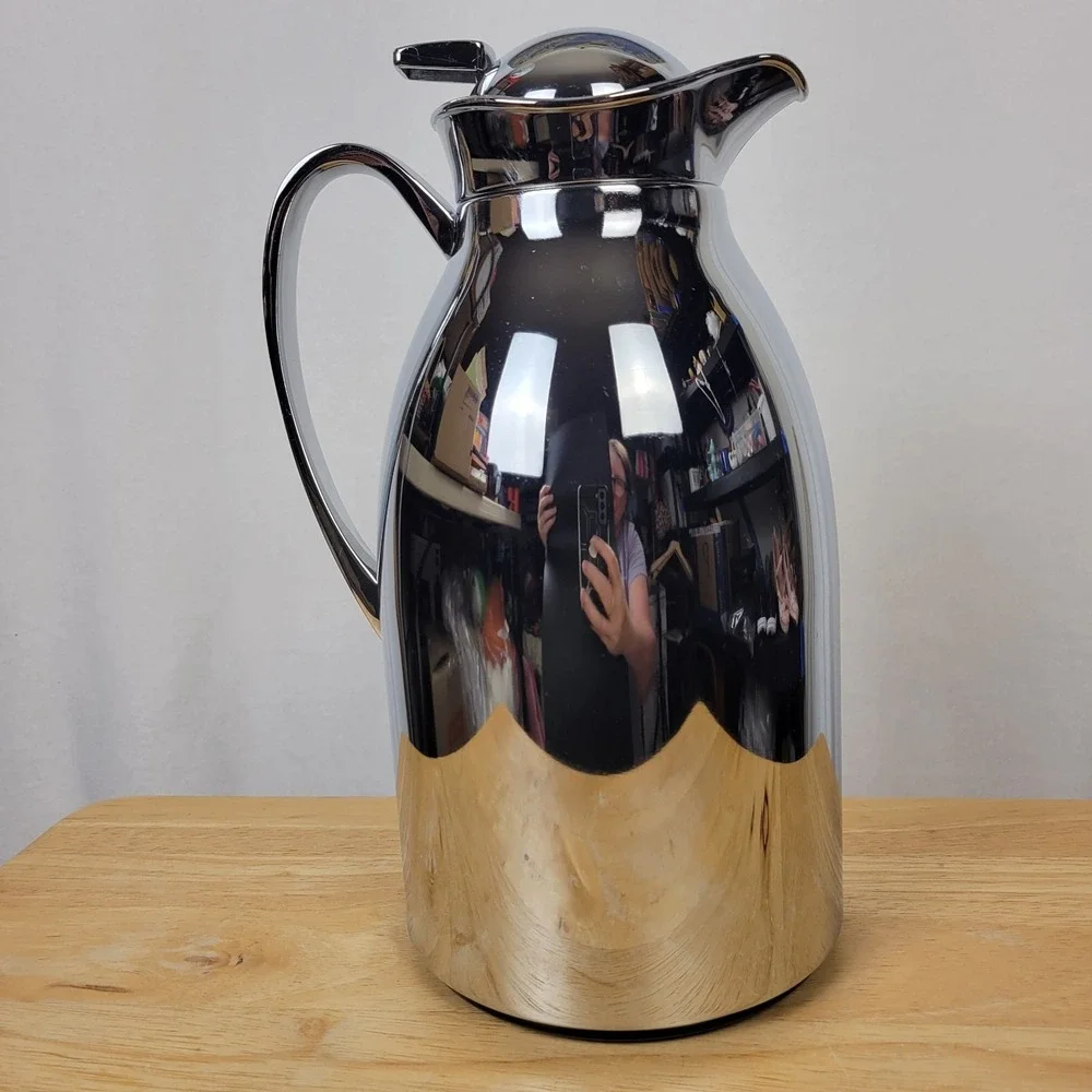 Crate & Barrel Mirror Thermal Insulated Coffee Carafe 51oz 1.5L Chrome Polished